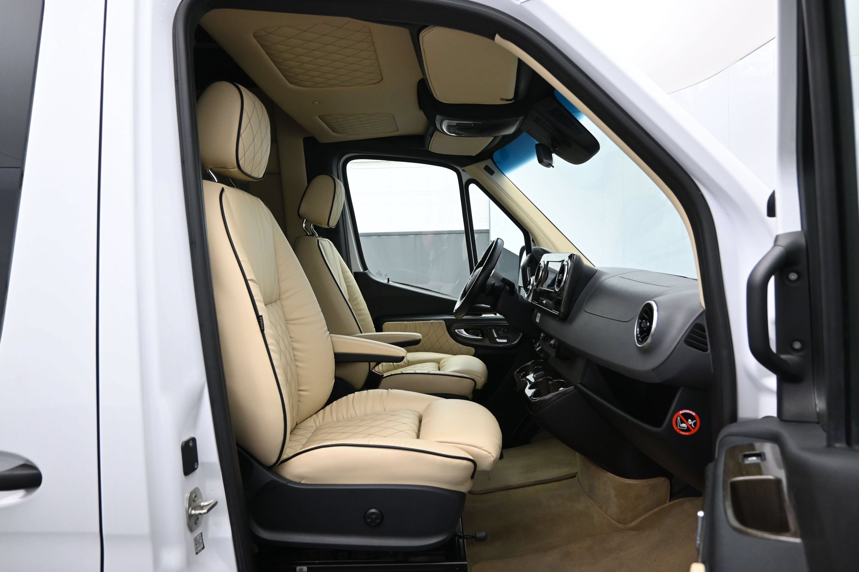 Used 2020 Mercedes-Benz Sprinter 2500 image 14