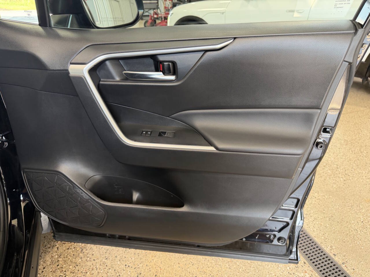 Used 2024 Toyota RAV4 SE AWD/4WD image 35