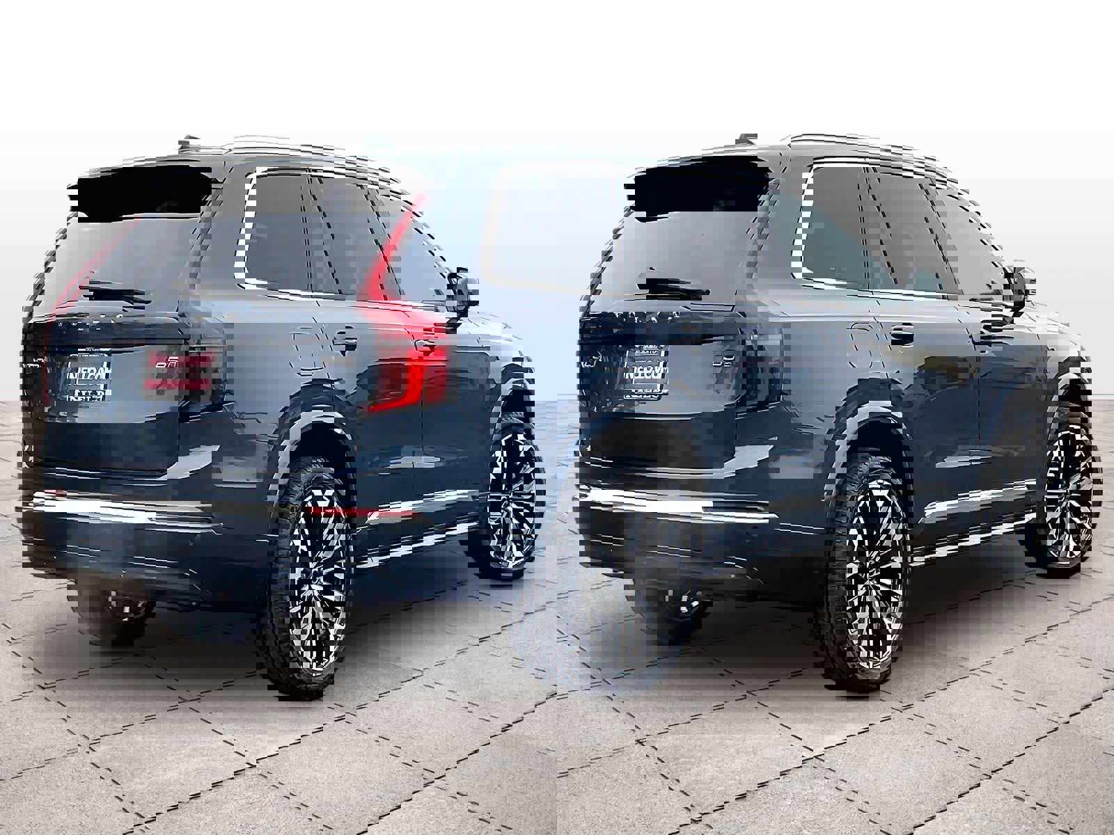New 2026 Volvo XC90 B5 Plus w/ Protection Package image 4