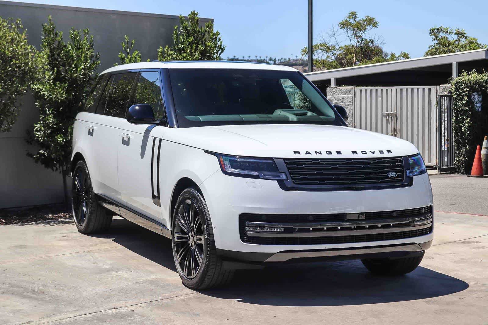 New 2026 Land Rover Range Rover Long Wheelbase SE AWD/4WD image 3