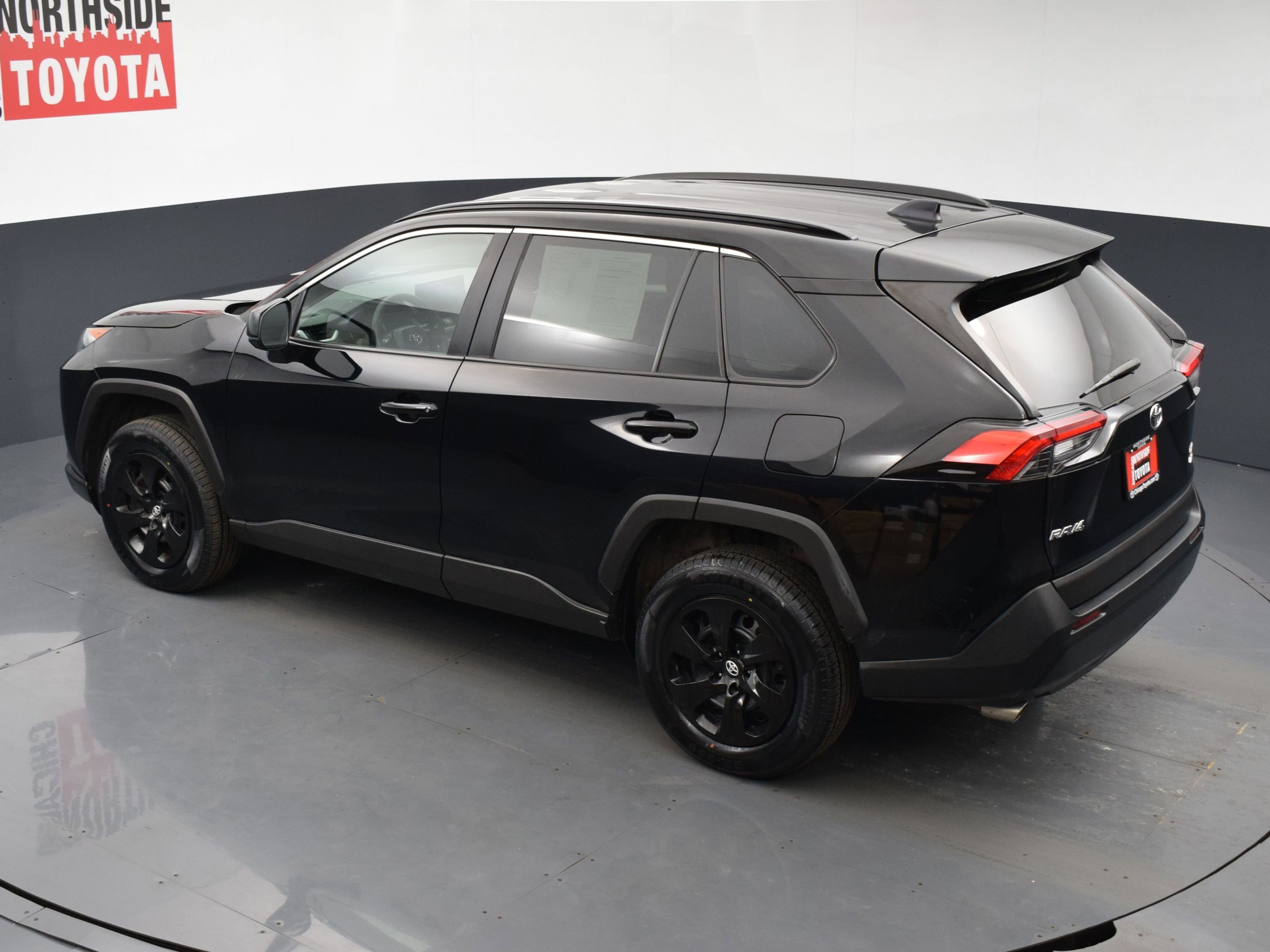 Used 2021 Toyota RAV4 LE AWD/4WD image 18