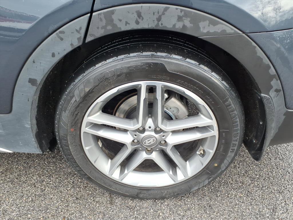 Used 2017 Hyundai Santa Fe Limited w/ Cargo Package image 4