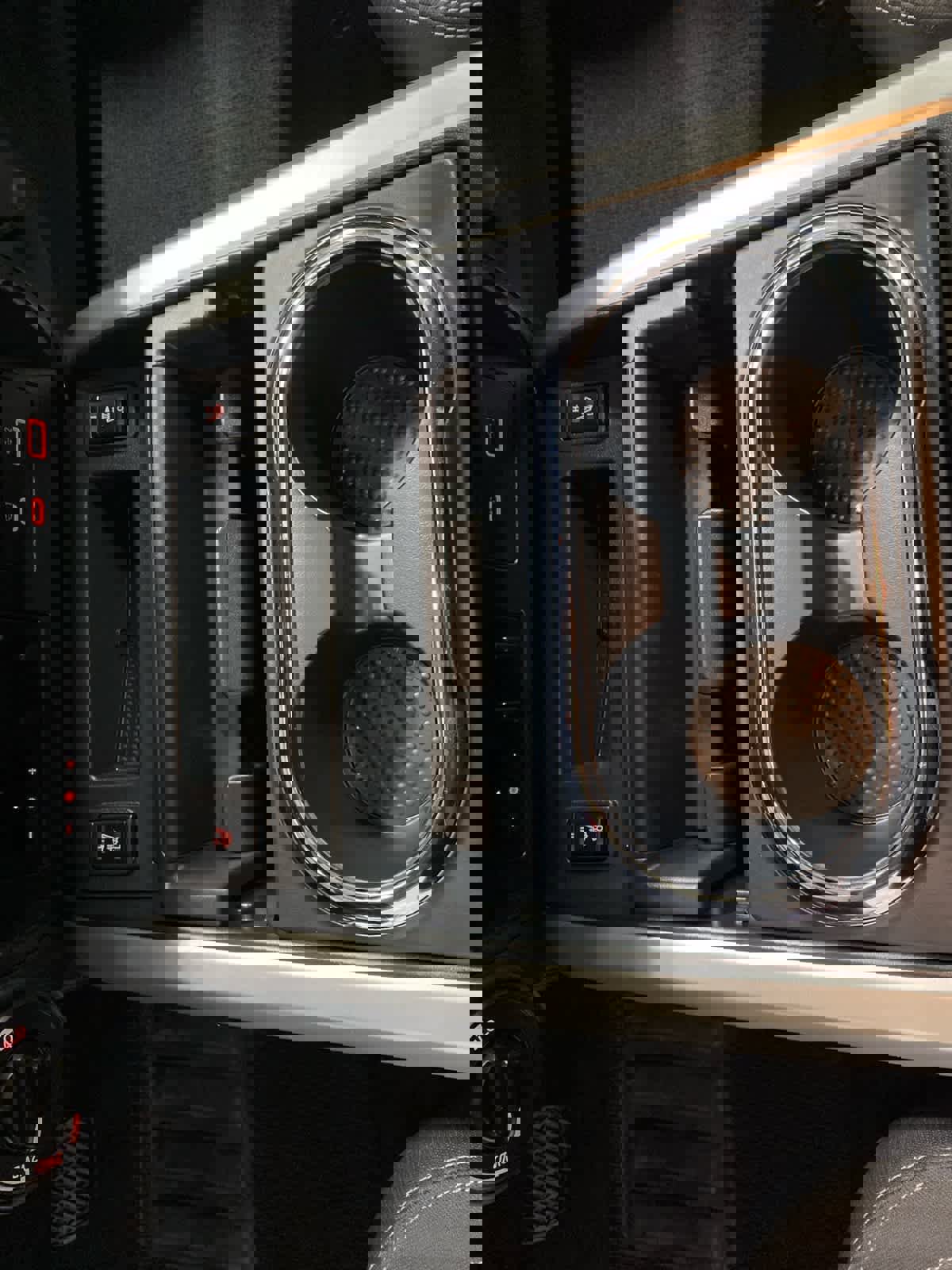 Used 2024 Nissan Titan SV w/ SV Convenience Package image 18