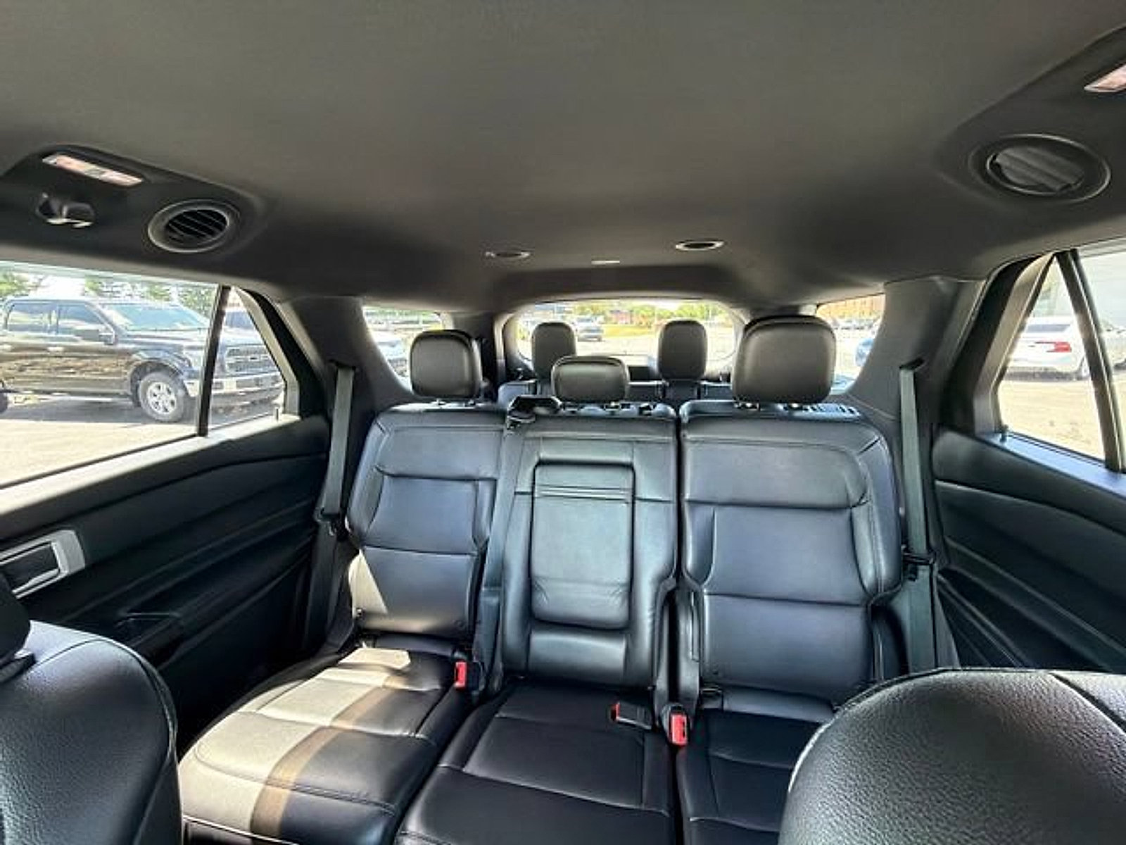 Used 2020 Ford Explorer XLT w/ Equipment Group 202A AWD/4WD image 28