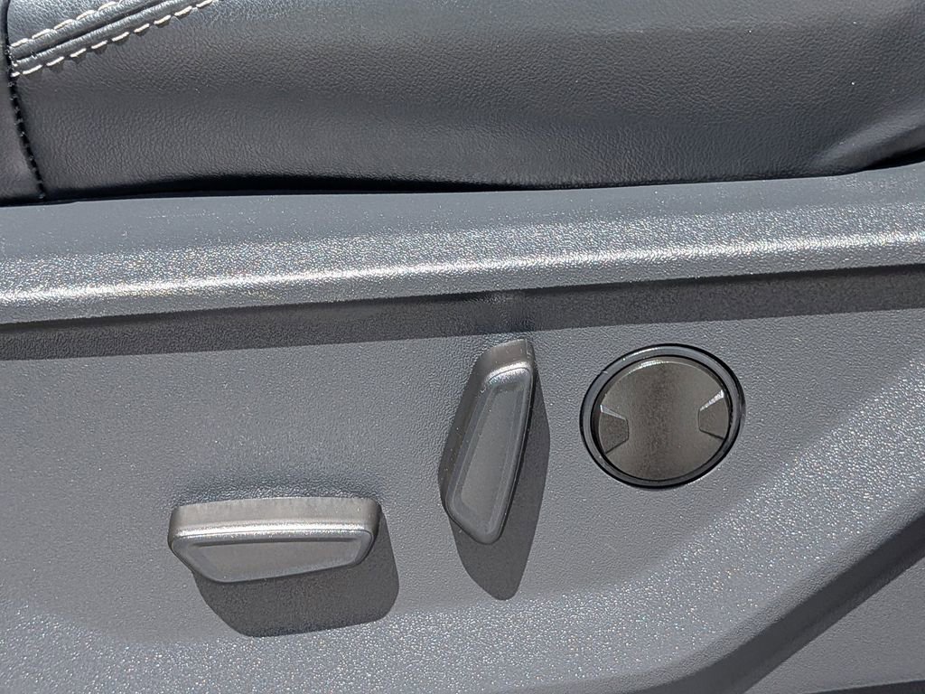 Used 2025 Ford Expedition Platinum w/ Stealth Appearance Package image 21