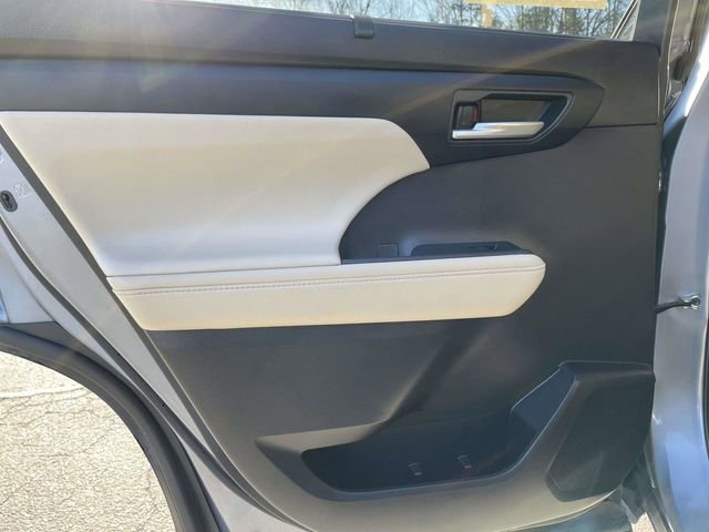 Used 2023 Toyota Highlander XLE image 17