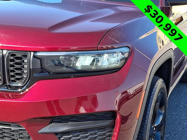 Used 2023 Jeep Grand Cherokee Altitude image 9