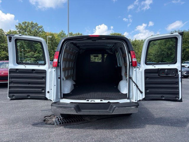 Used 2025 GMC Savana 2500 w/ Driver Convenience Package RWD image 8