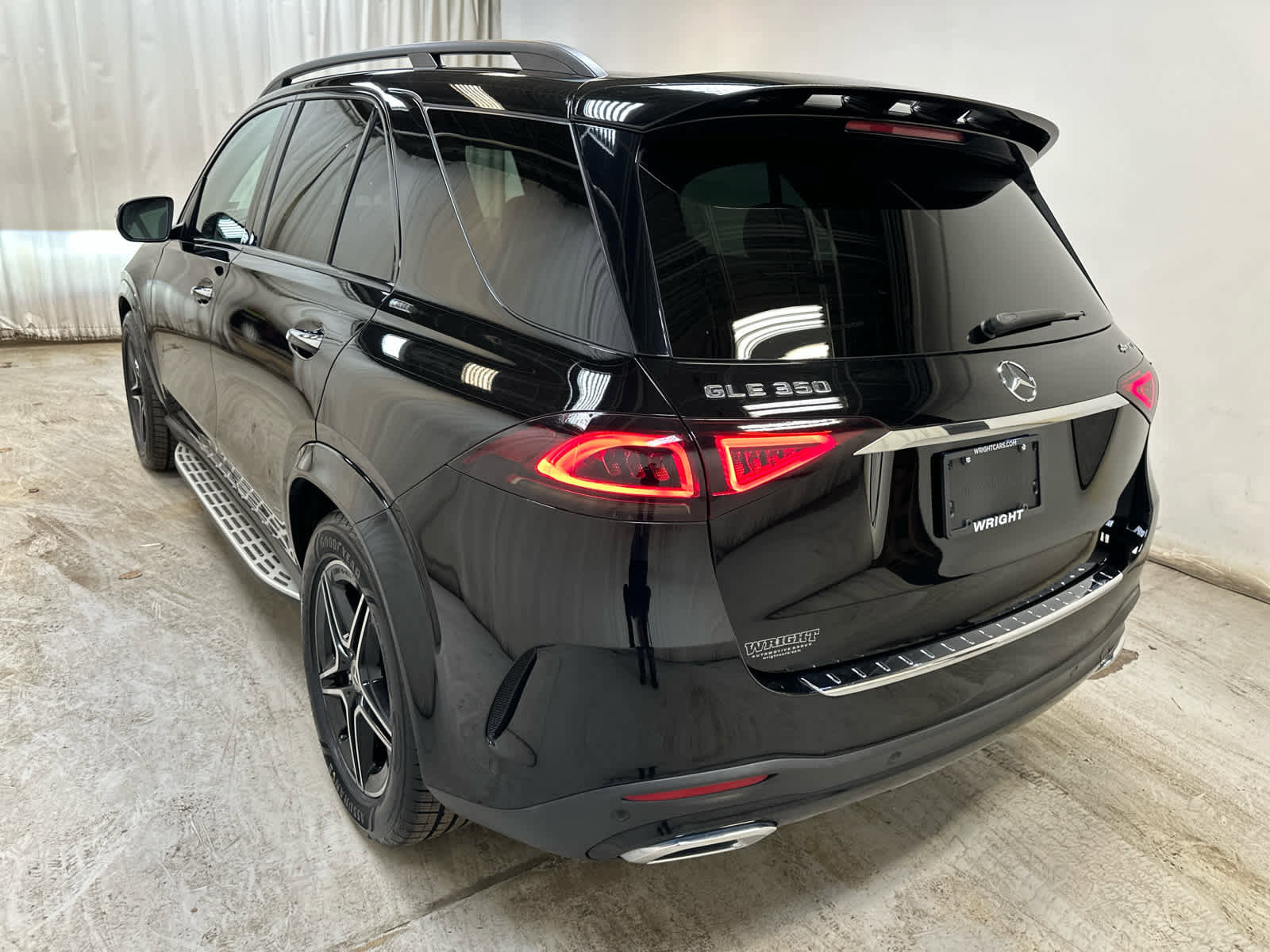 Used 2021 Mercedes-Benz GLE 350 4MATIC image 2