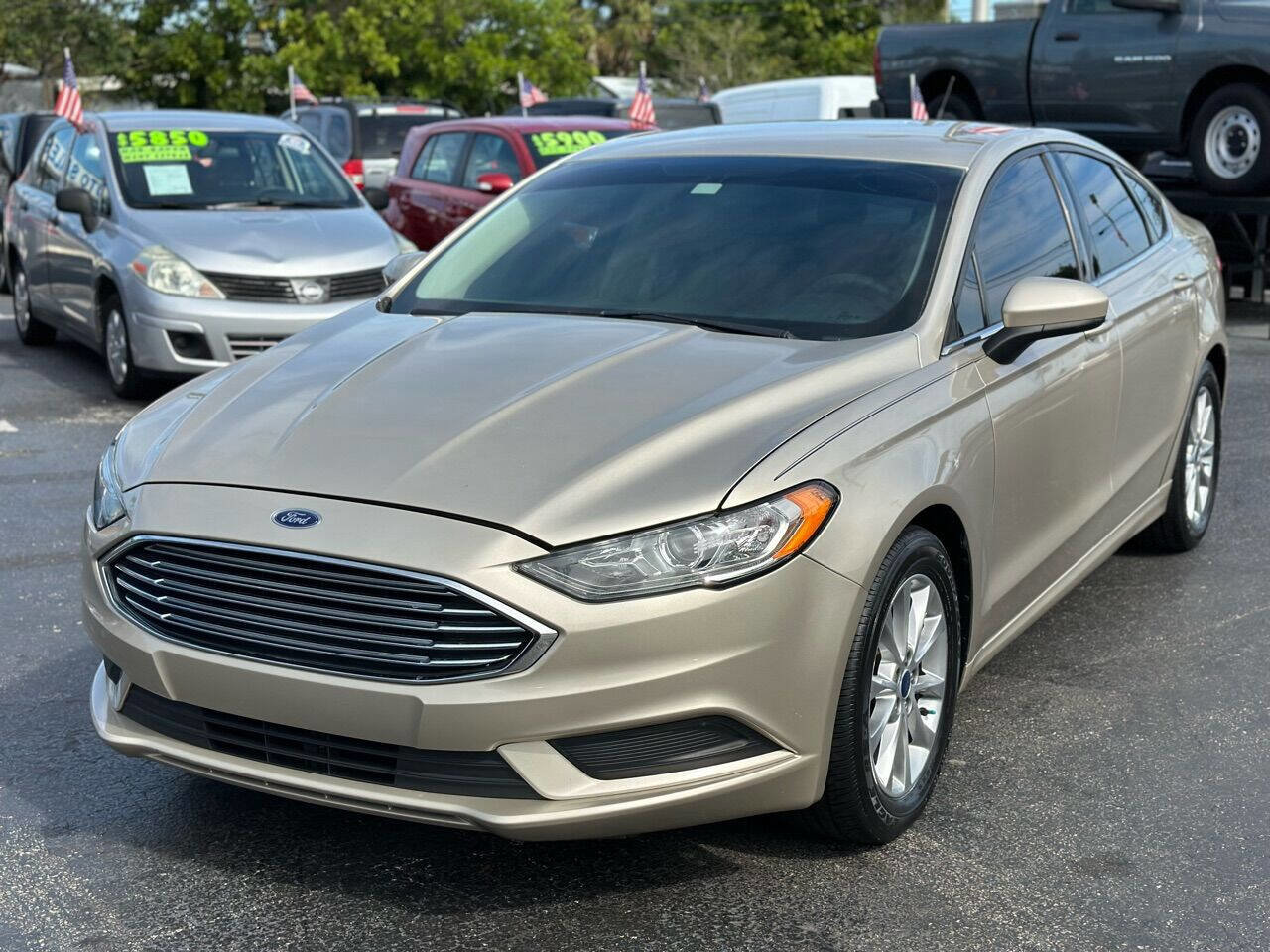 Used 2017 Ford Fusion SE image 2