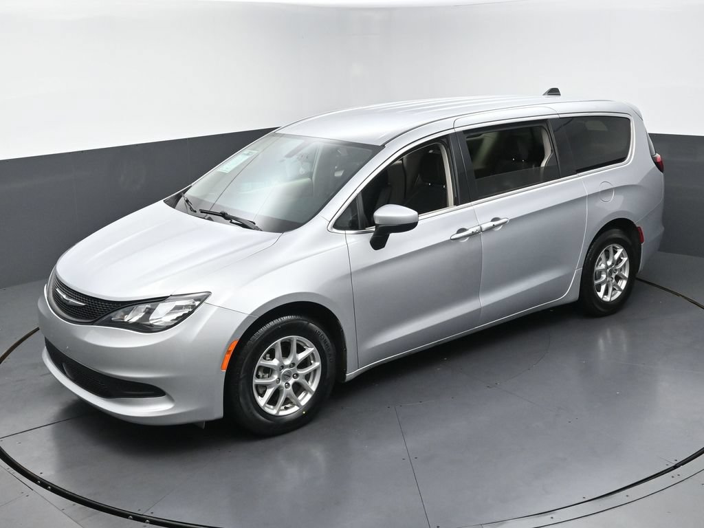 Used 2022 Chrysler Voyager LX FWD image 38
