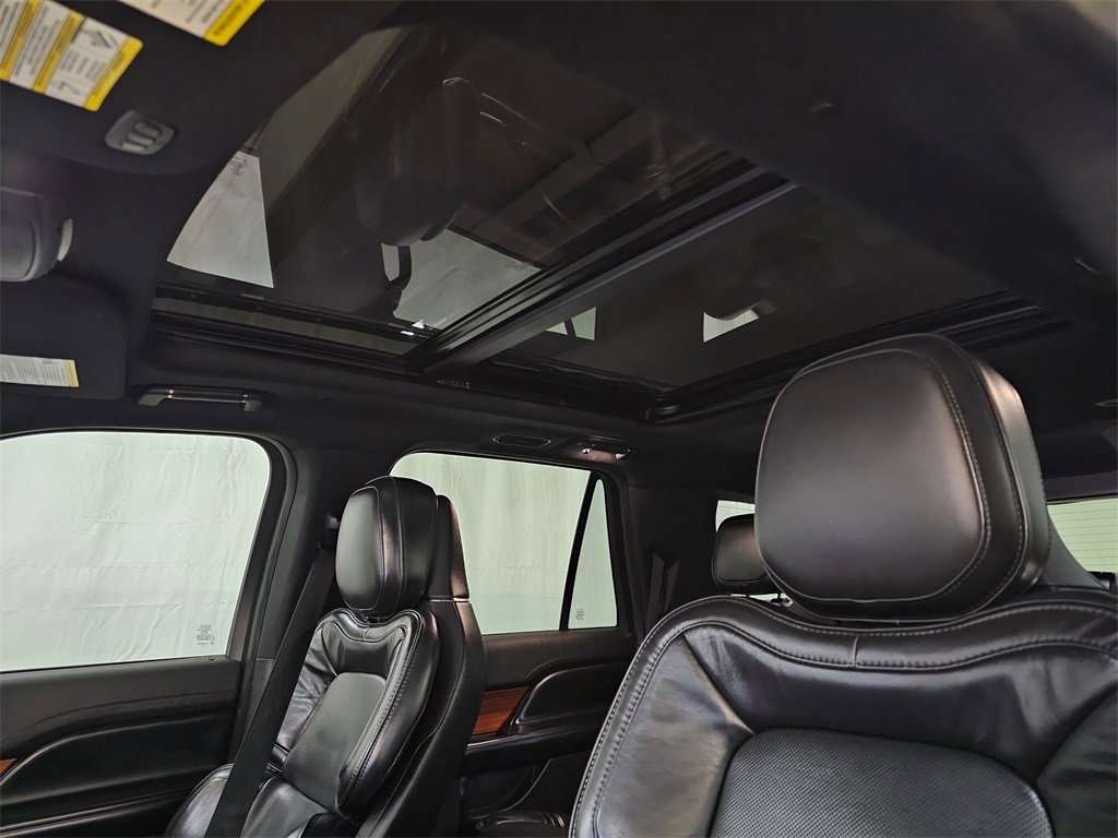 Used 2019 Lincoln Navigator Reserve image 25
