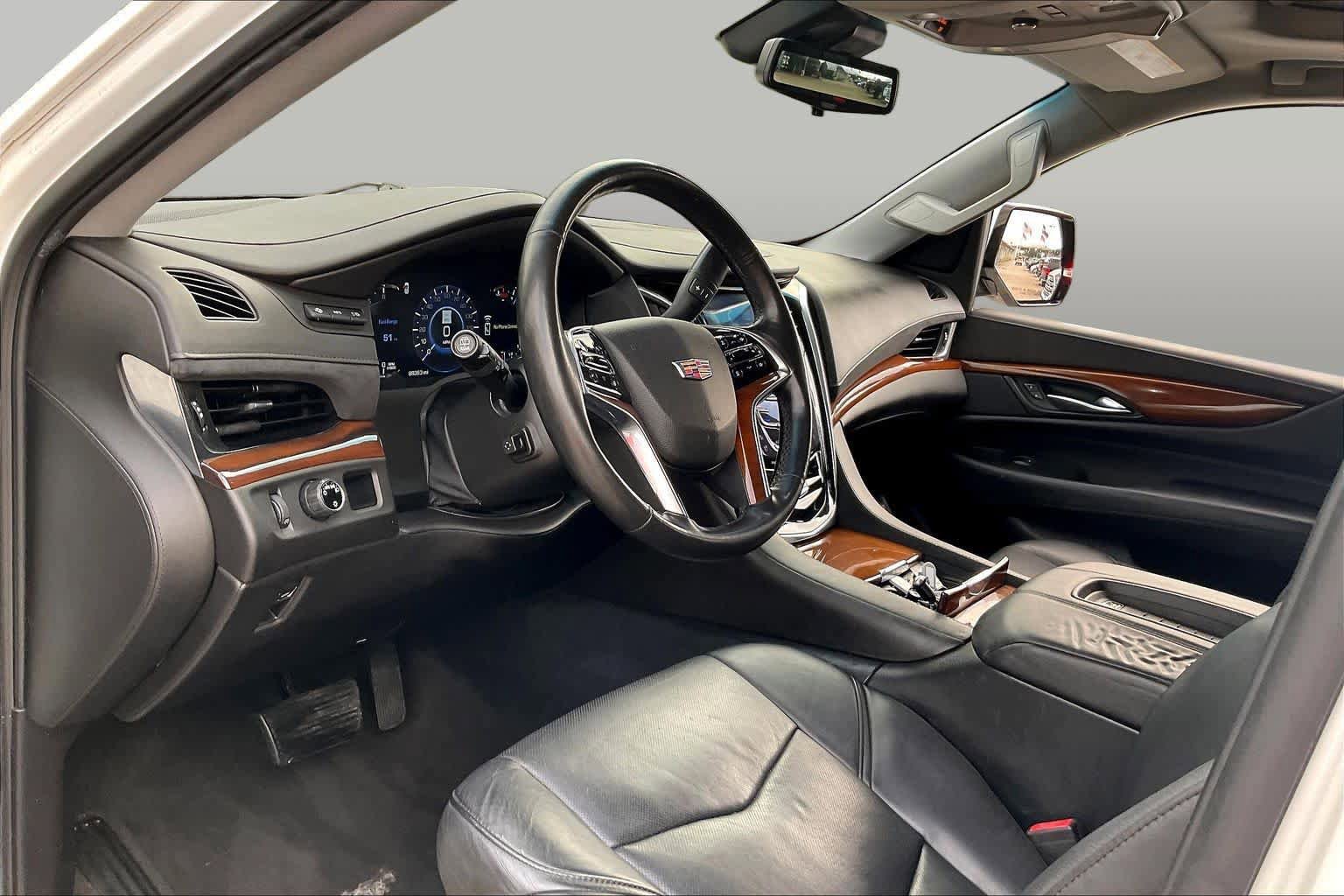 Used 2017 Cadillac Escalade Premium Luxury RWD image 16