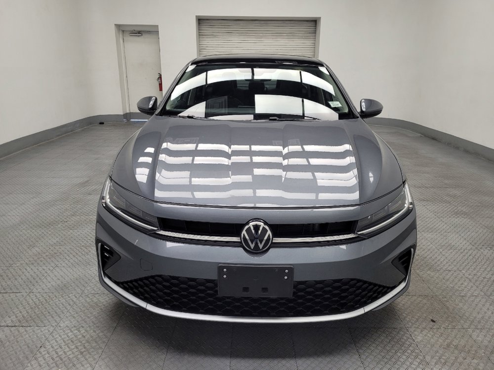 Used 2025 Volkswagen Jetta SE FWD image 14