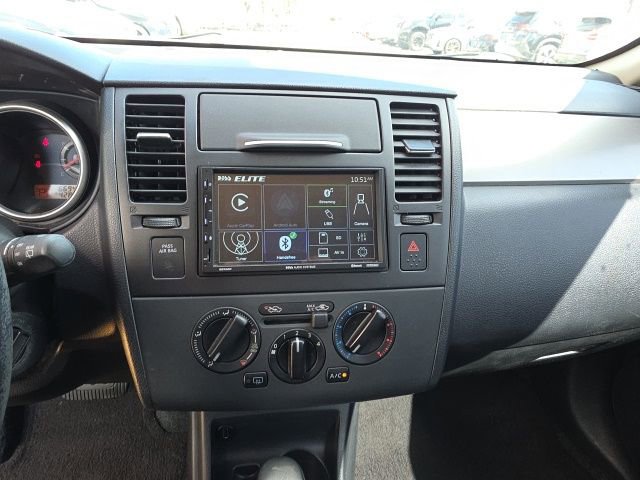 Used 2011 Nissan Versa SL w/ Premium Pkg image 17