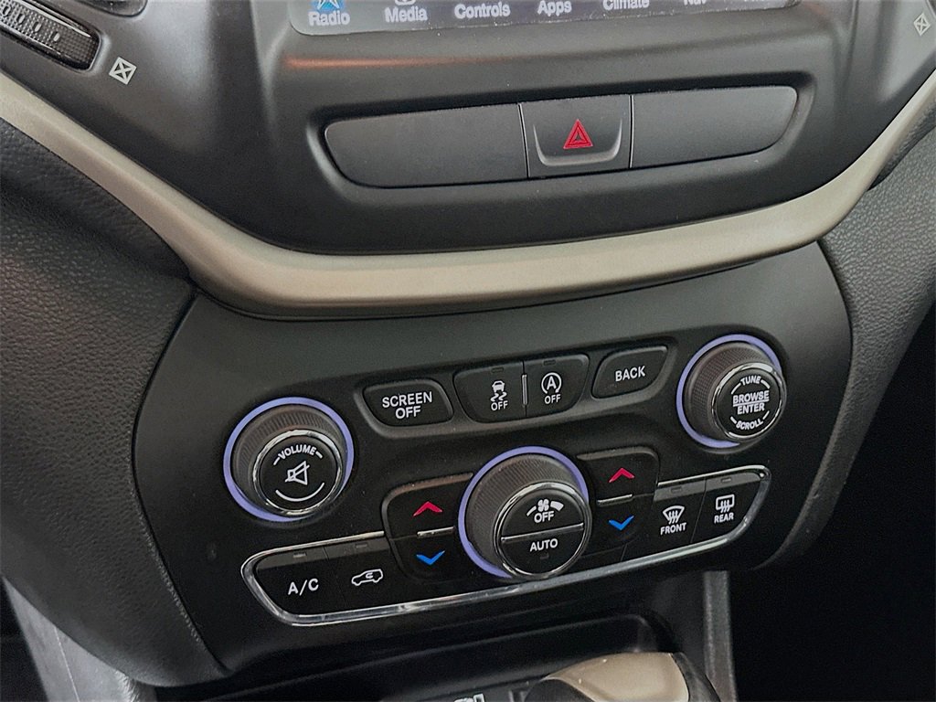 Used 2016 Jeep Cherokee Limited image 14