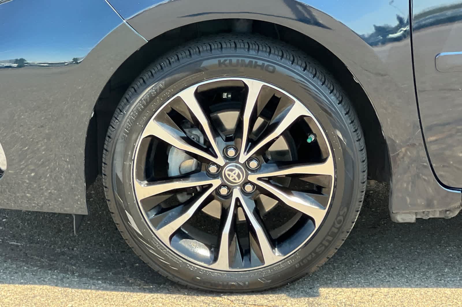 Certified 2018 Toyota Corolla SE w/ Carpet Mat Package (TMS) FWD image 28