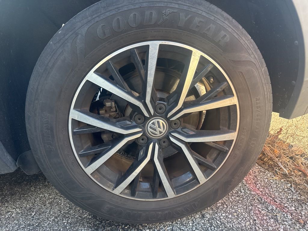 Used 2021 Volkswagen Tiguan S image 19