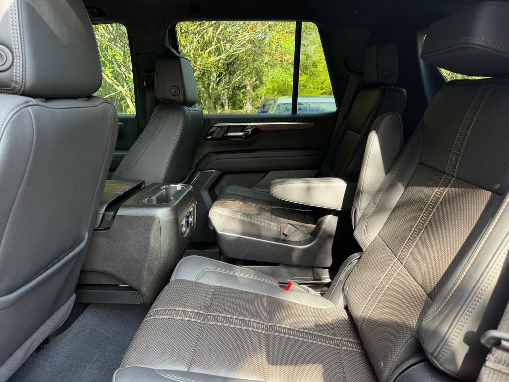 Used 2025 Chevrolet Tahoe High Country RWD image 18