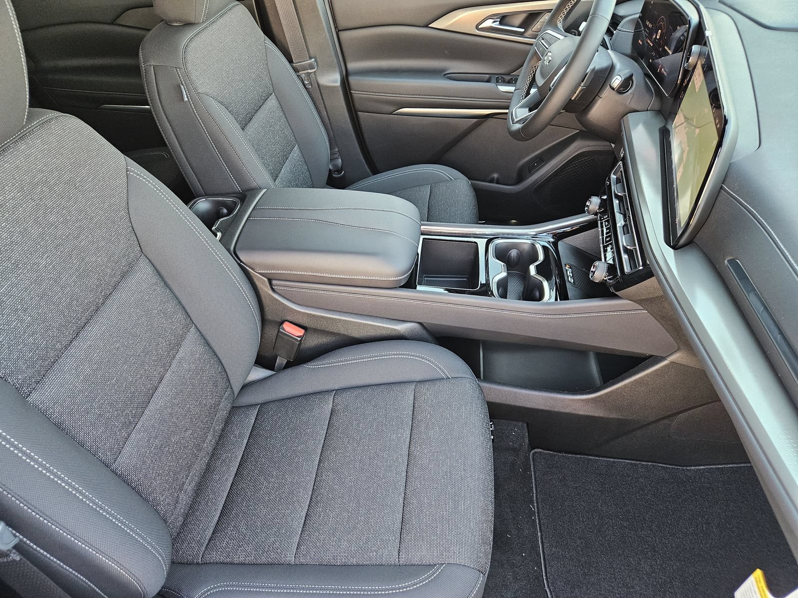 New 2027 Chevrolet Traverse LT w/ Midnight/Sport Edition FWD image 15