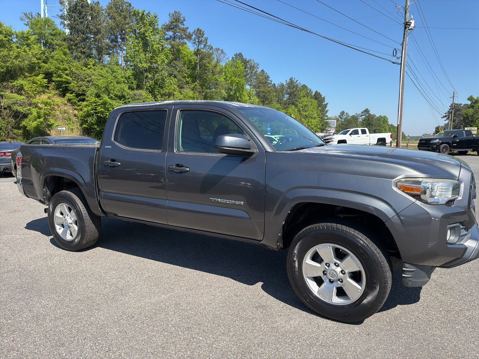 Used 2016 Toyota Tacoma SR5 w/ Towing Package RWD image 3
