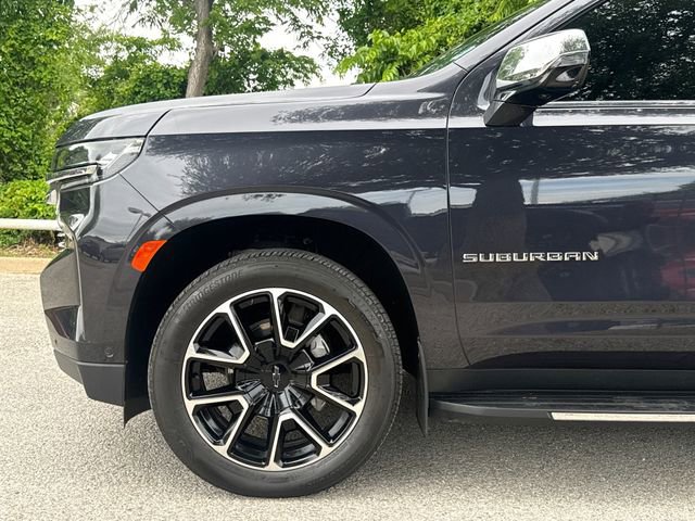Used 2024 Chevrolet Suburban Premier w/ Advanced Technology Package AWD/4WD image 5