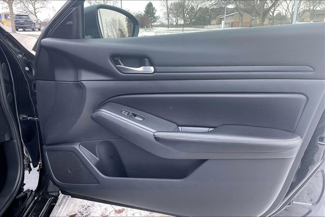 Used 2024 Nissan Altima 2.5 SV image 24