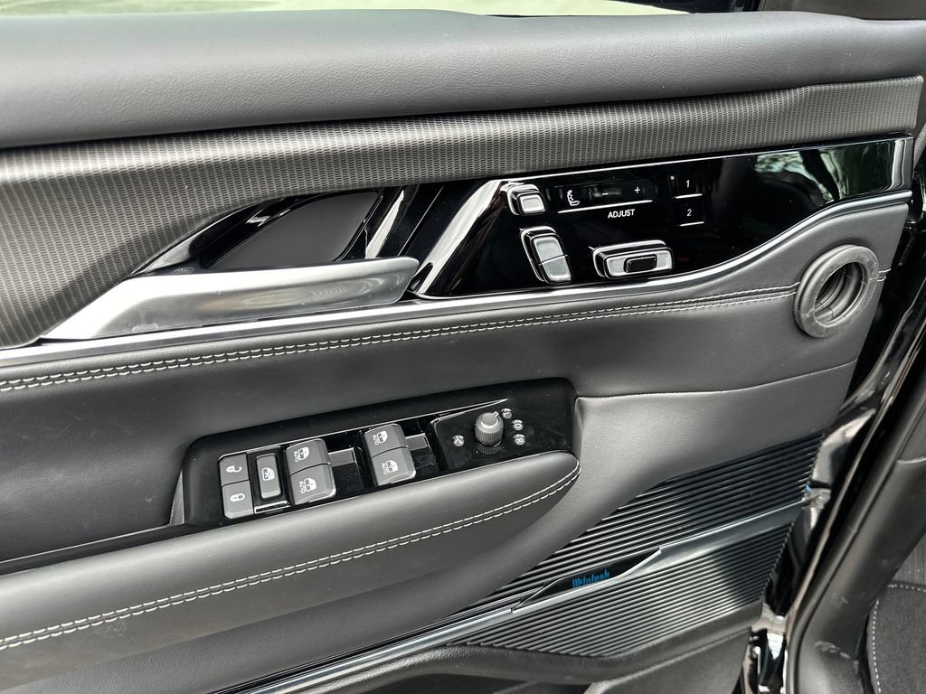 New 2026 Jeep Grand Wagoneer L Summit AWD/4WD image 17