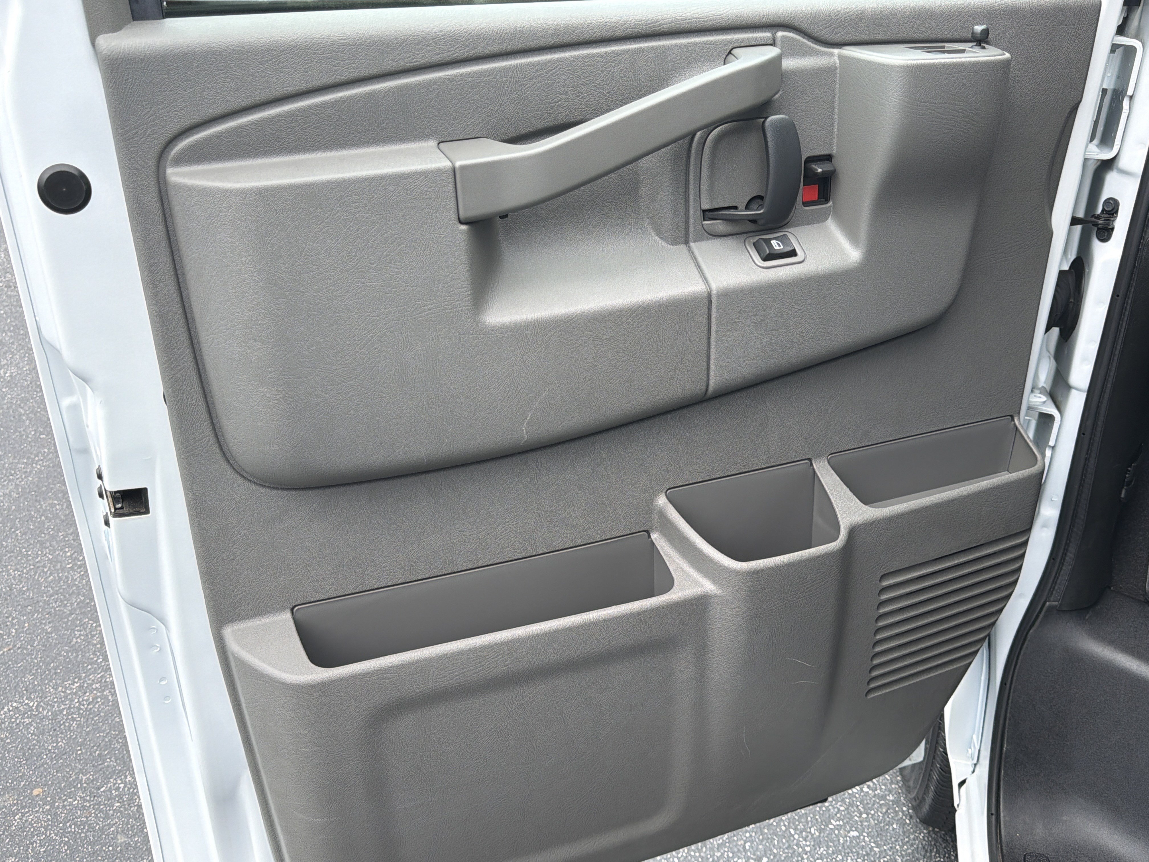 Used 2022 Chevrolet Express 2500 LT RWD image 10
