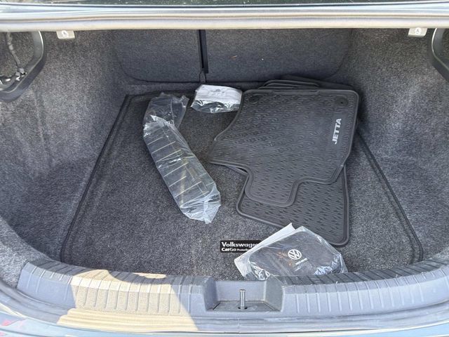 Certified 2023 Volkswagen Jetta SE w/ Panoramic Sunroof Package FWD image 5