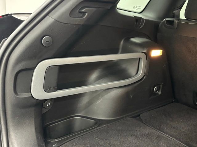 Used 2015 Jeep Cherokee Latitude AWD/4WD image 8