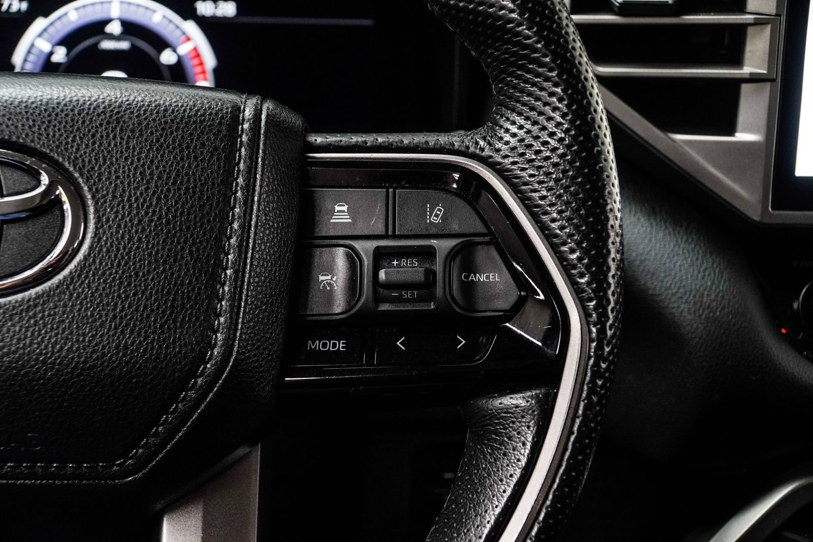 Used 2024 Toyota Tundra Limited AWD/4WD image 31