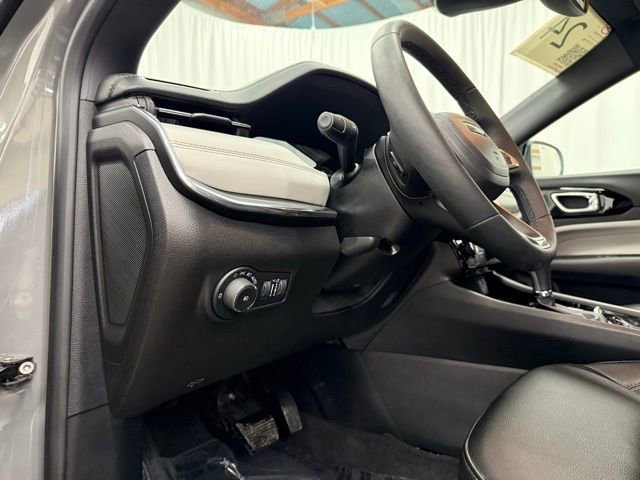 Used 2024 Jeep Compass Limited image 16