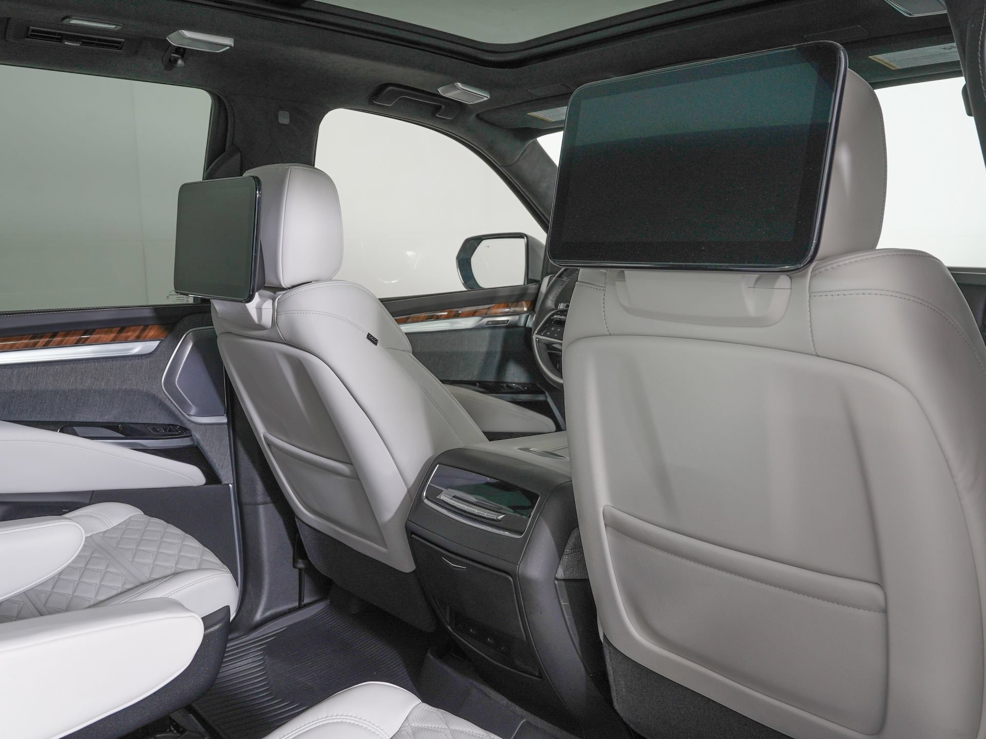 Used 2026 Cadillac Escalade Platinum Luxury w/ LPO, Floor Liner Package AWD/4WD image 11