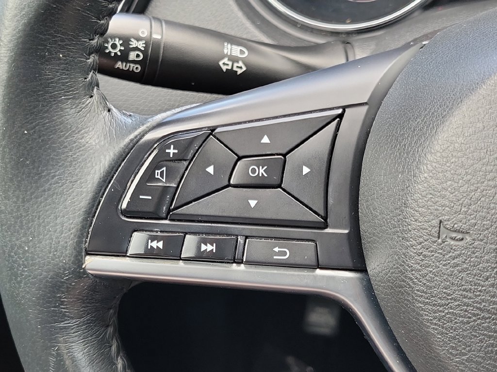 Used 2018 Nissan Rogue SV AWD/4WD image 28