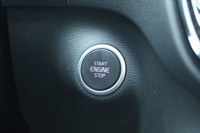 Used 2025 Volvo XC40 B5 Plus image 25