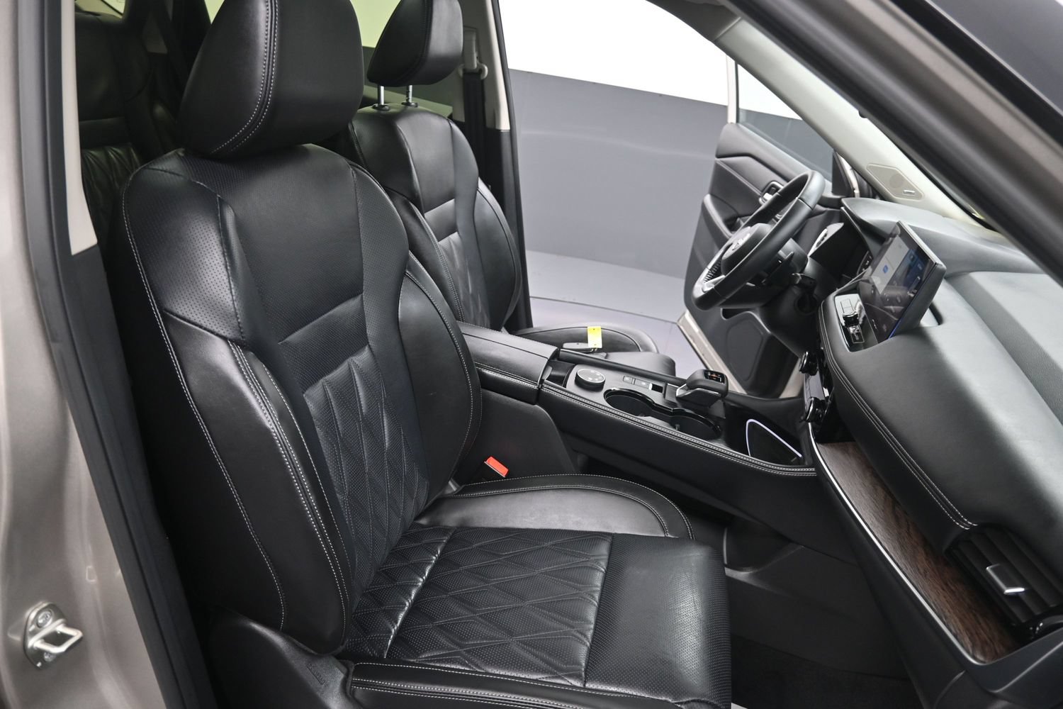 Used 2024 Nissan Rogue Platinum AWD/4WD image 44