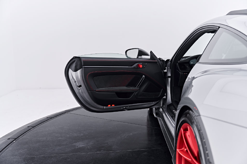Used 2025 Porsche 911 GT3 RS w/ Weissach Package RWD image 44