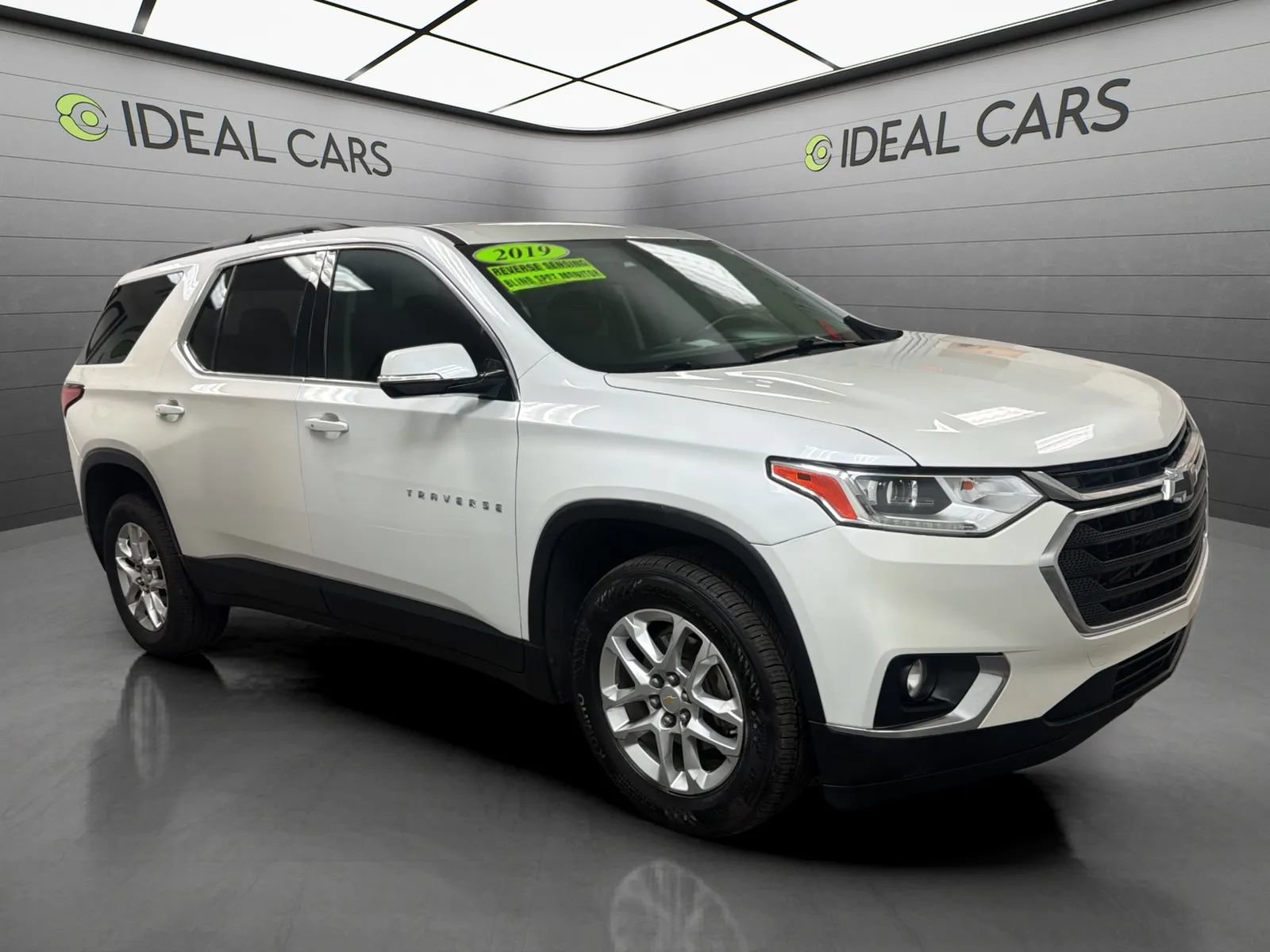 Used 2019 Chevrolet Traverse LT FWD image 3