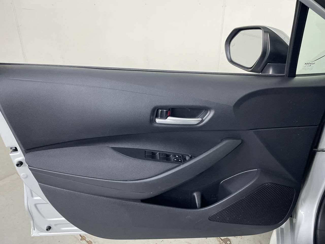 Used 2020 Toyota Corolla LE w/ LE Premium Package FWD image 11
