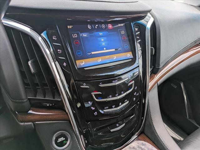Used 2015 Cadillac Escalade Luxury AWD/4WD image 12