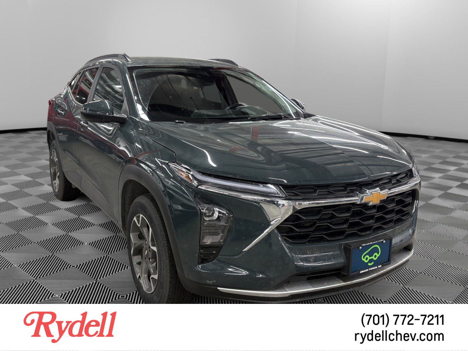 Used 2025 Chevrolet Trax LT w/ Driver Confidence Package FWD image 4
