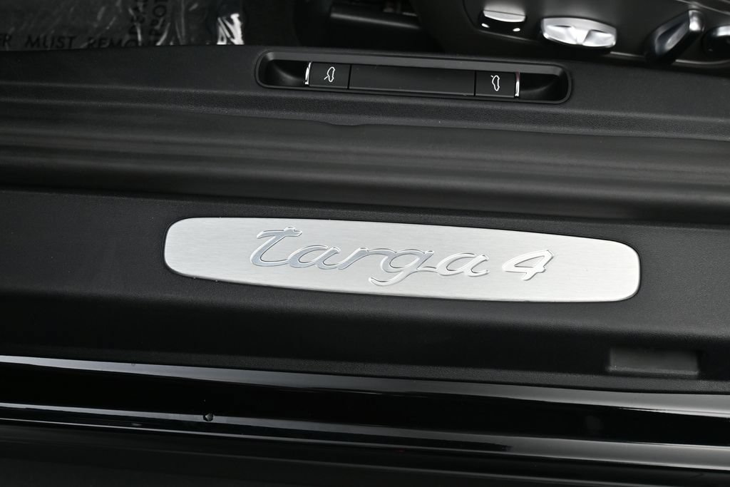 Certified 2019 Porsche 911 Targa 4 AWD/4WD image 27