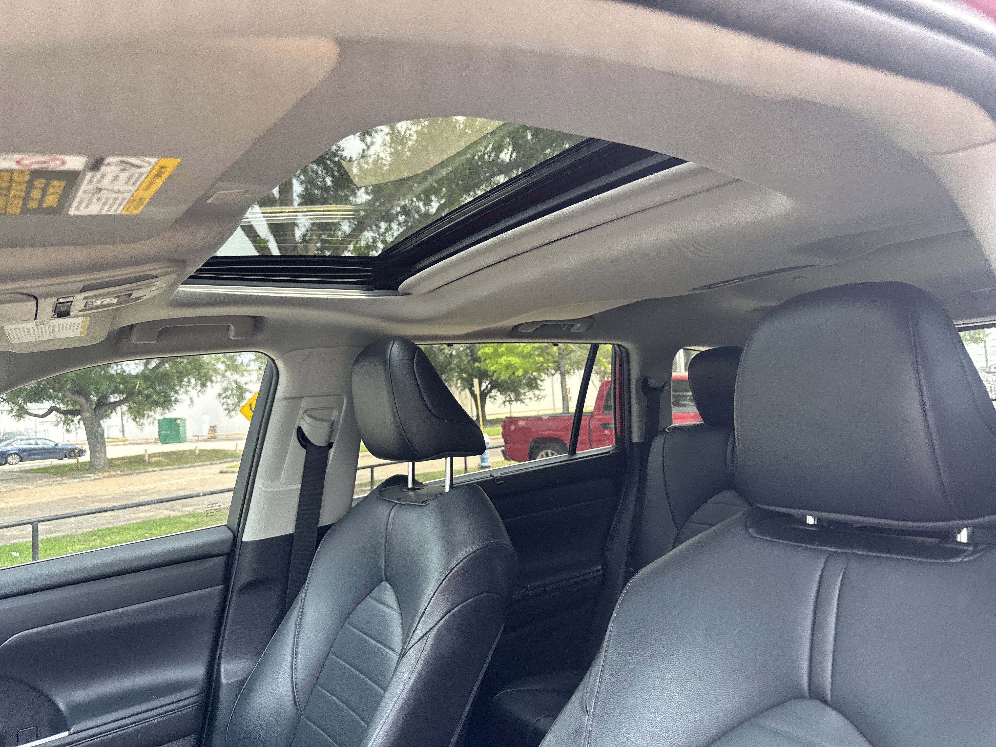Used 2021 Toyota Highlander XLE FWD image 10