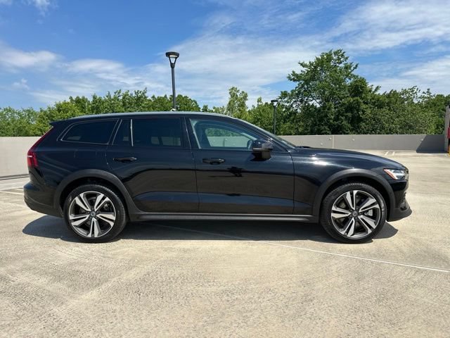 Certified 2025 Volvo V60 B5 Cross Country Plus AWD/4WD image 10
