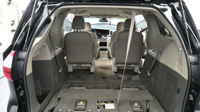 Used 2018 Toyota Sienna XLE AWD/4WD image 12