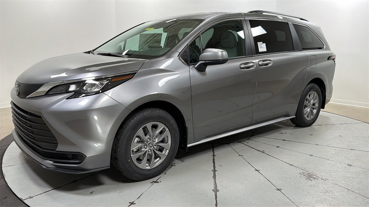New 2026 Toyota Sienna LE
