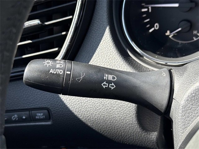 Used 2017 Nissan Rogue SV w/ SV Premium Package image 26