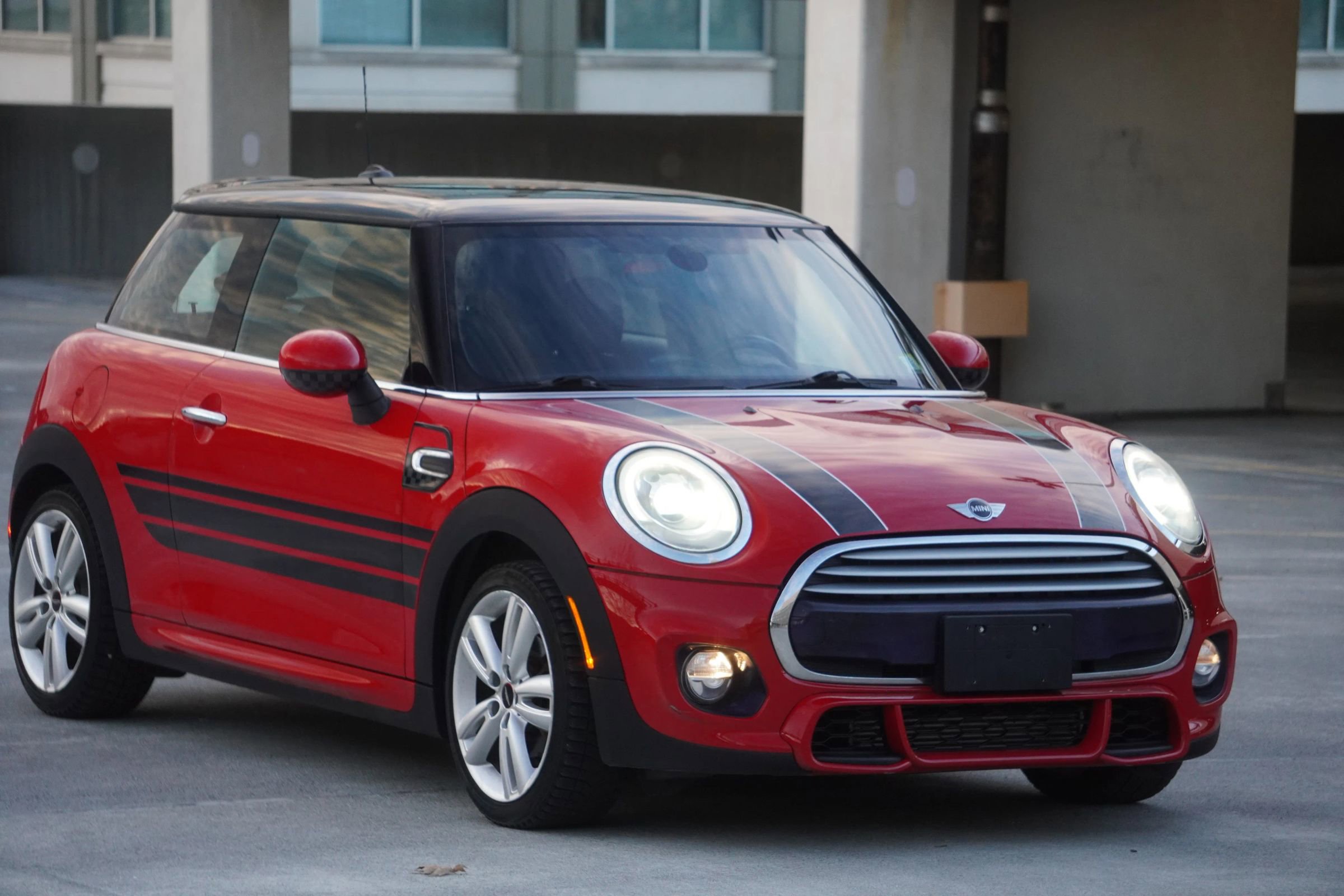 Used 2015 MINI Cooper 2-Door Hardtop image 7