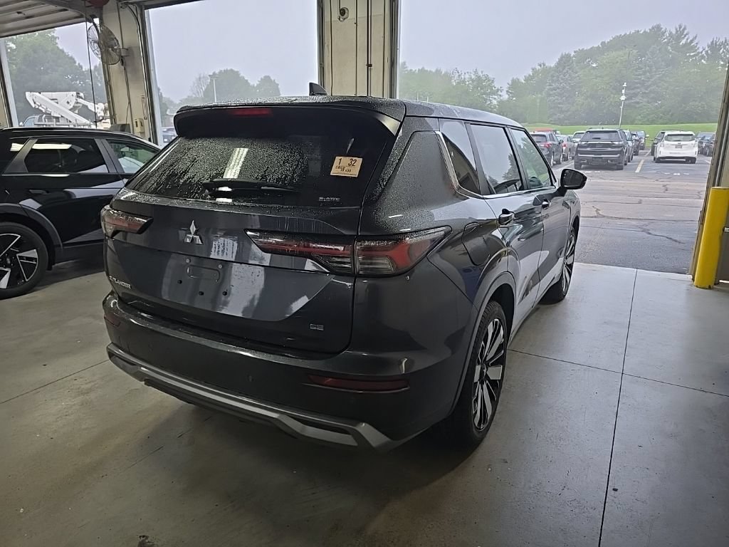 Used 2025 Mitsubishi Outlander AWD image 4